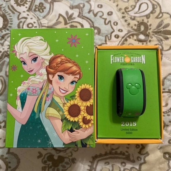 Disney Elsa and Anna MagicBand - Picture 2 of 5